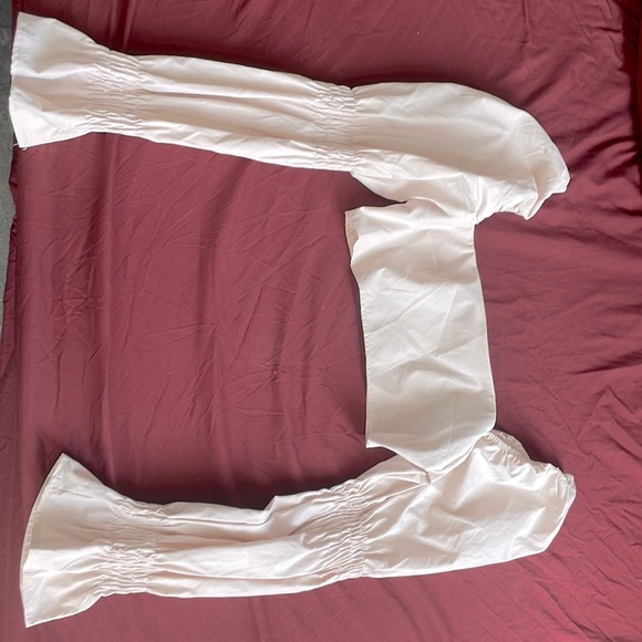 Pretty Little Thing Long Sleeve Crop Top - Picture 1 of 3